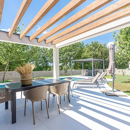 Frame Garden East * Butkovici (Istria)