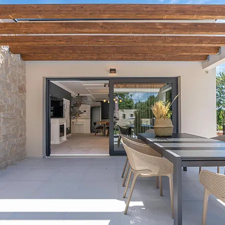 Frame Garden East Villa *
